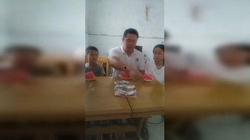 吃瓜高三儿子解压,青春成长的独特方式