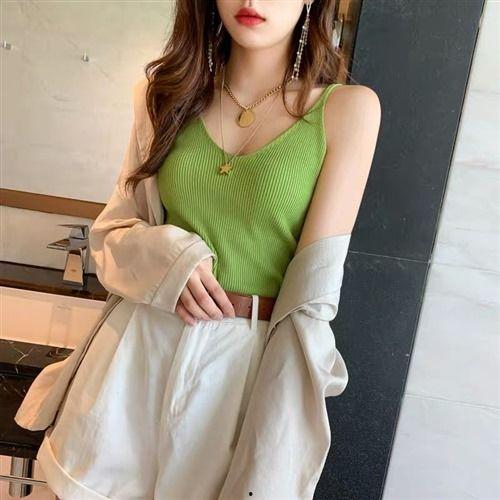 小吊带网红款外穿外套,小吊带网红款外套，外穿必备的潮流单品