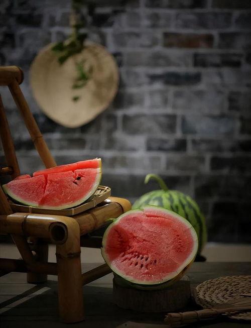 夏季吃瓜诗句,夏日瓜香诗意浓